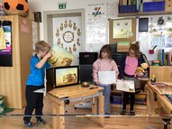 Vorleser_in_der_Klasse001